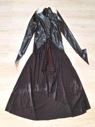 Cierna pani kostim 134, 