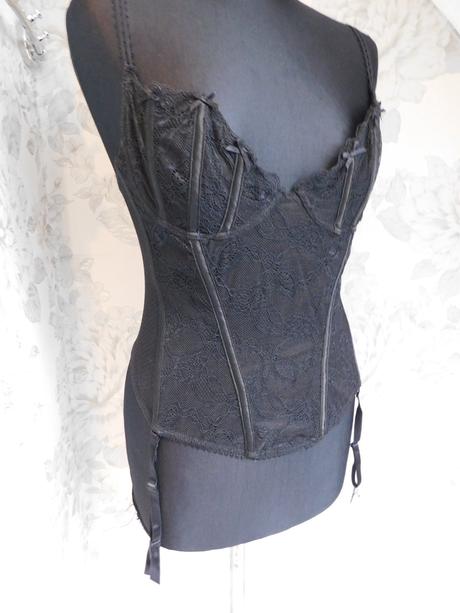 Kvalitný čipkovaný korzet, 75b