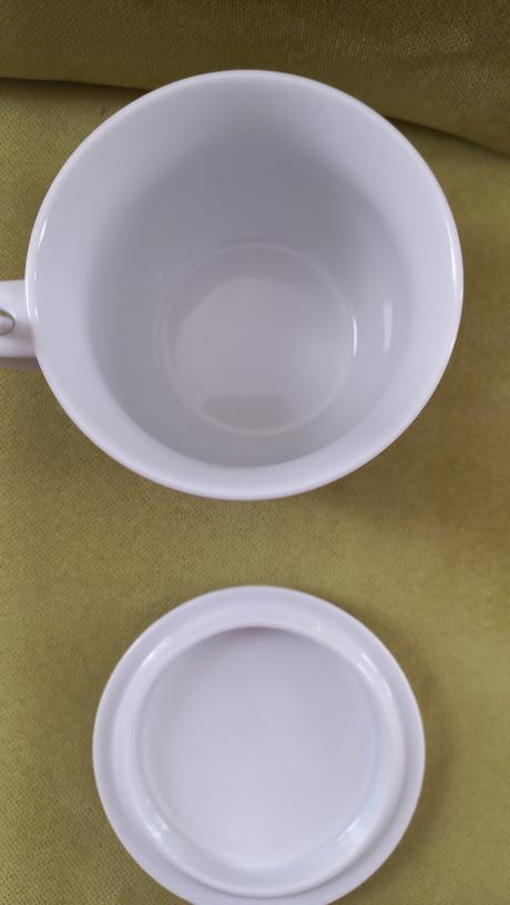 Hrnček s vrchnákom a lyžičkou, 