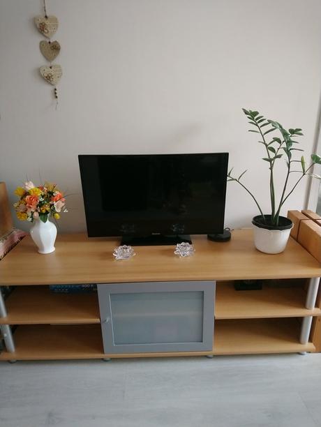 Stolík pod tv za odvoz, 