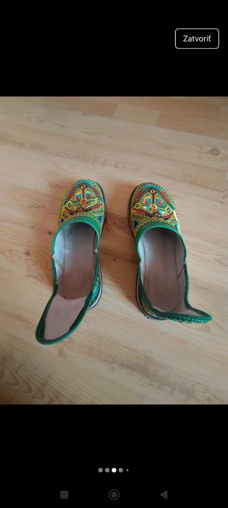 Vyšívané topánočky, 39