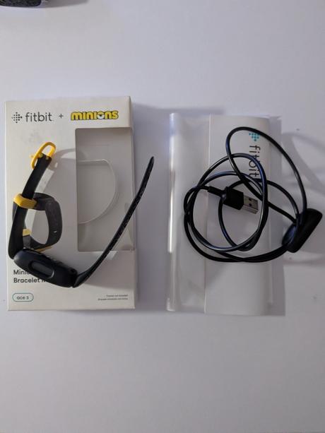 Fitbit ace 3 minions special edition,