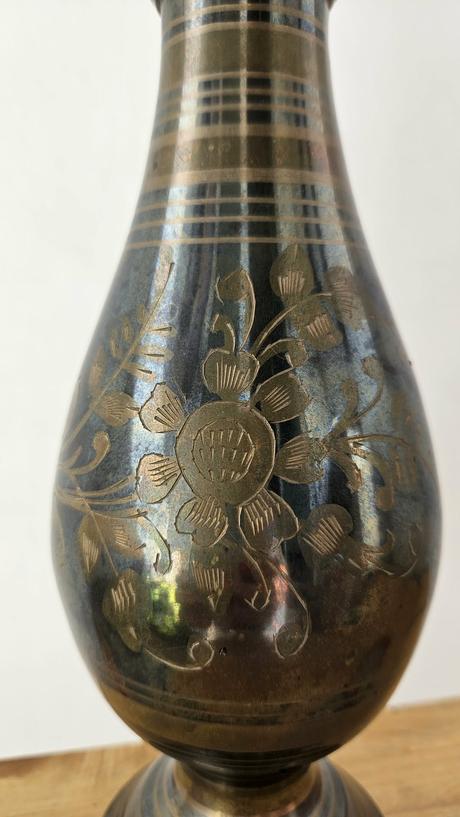 Elegantná štíhla mosadzná váza, india (34,5 cm),