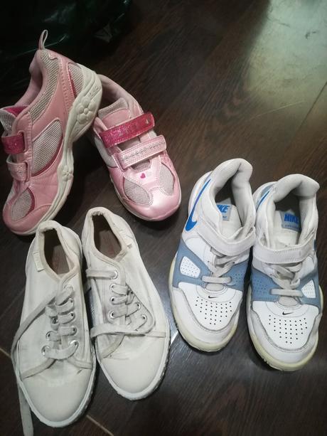 Balík tenisiek veľ. 33  cena je už s poštou, 33