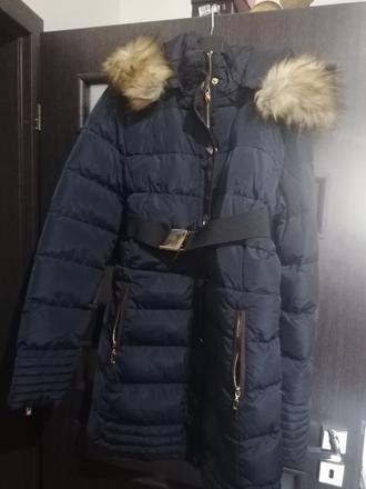 Bunda s kapucňou aj s opaskom., 42