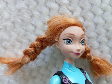Barbie mattel anna na korčuliach, 
