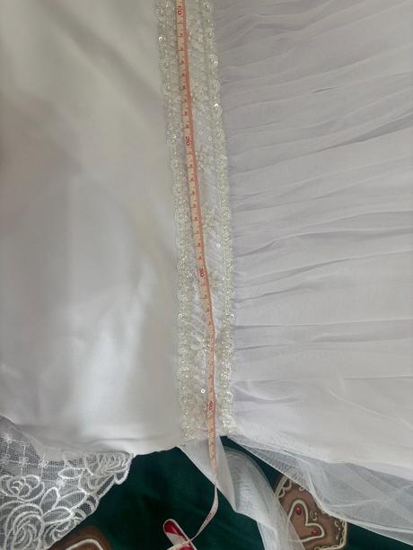 Slavnostne saty, 146