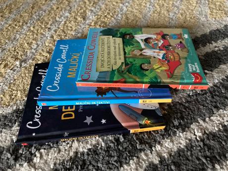 Maličký detektívi a dvojčatá kučerové,