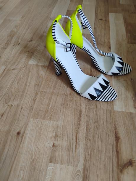 Sandale krasne, reserved,36