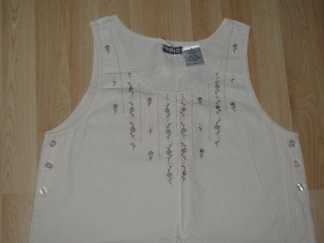 Vyšívané šaty, 44