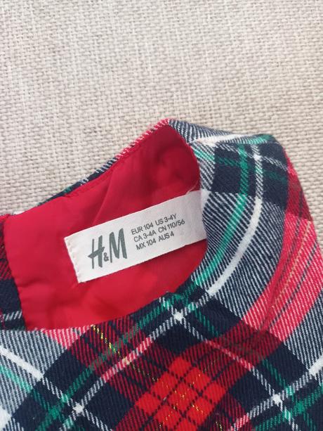 Šaty vianočné, 104