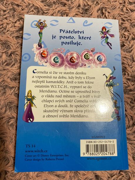 Witch s minikomixom vo vnútri knižky,