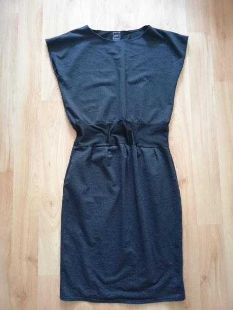 Úpletové šaty, 40