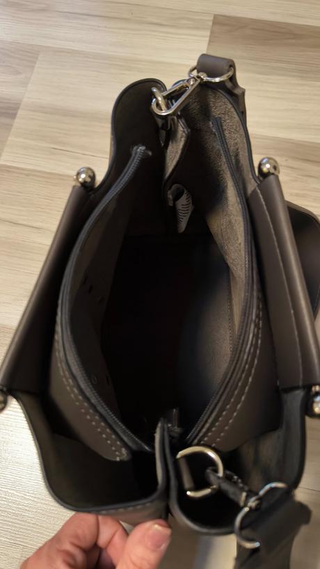 Kabelka šedá s cvokmi, 