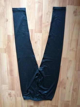 Čierne a šedé leginy, s