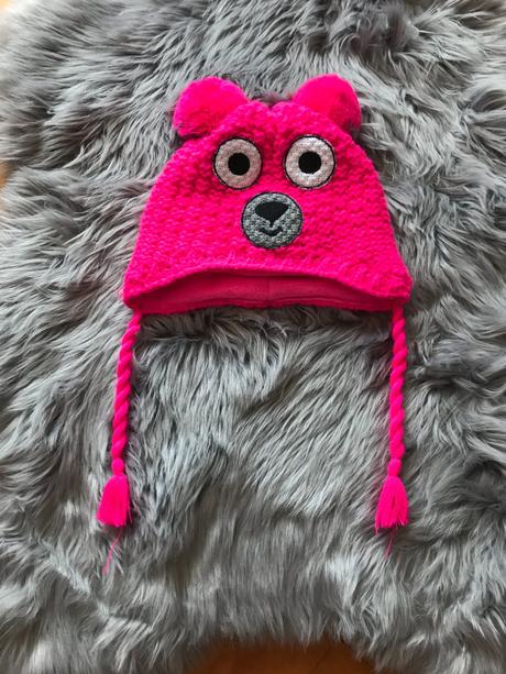 Krásna dievčenská čiapka,