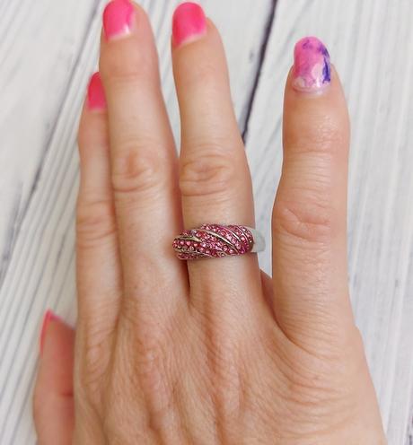 Prsteň s ružovými kamienkami, 
