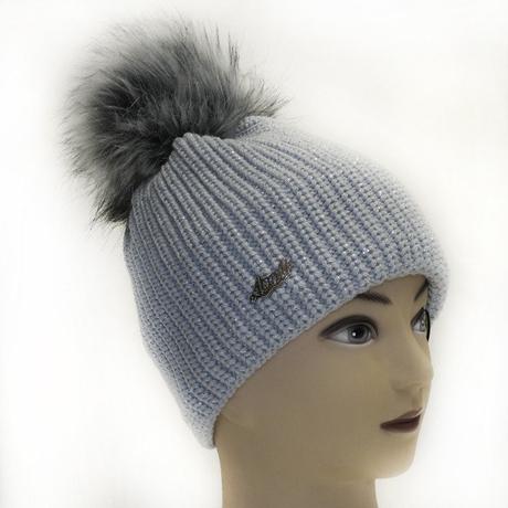 Čiapočka s pravým jemným brmbolcom,