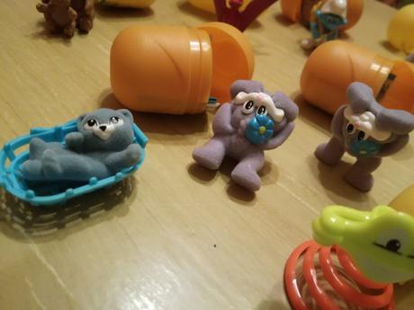 Kinder hračky - kompletné,