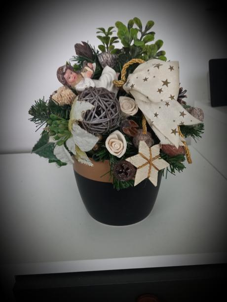 Vianocna ikebana na stol,