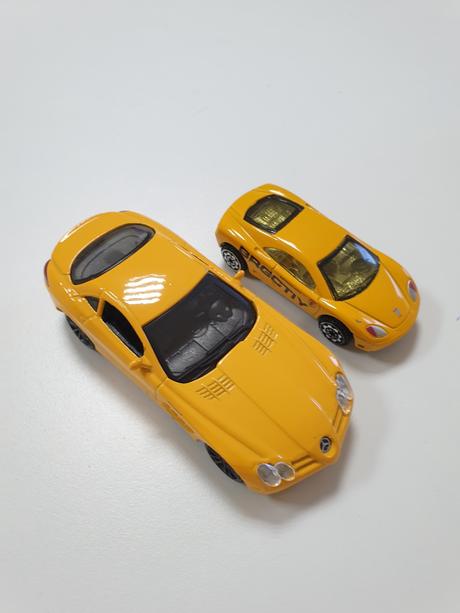 2 ks žlté autíčka,