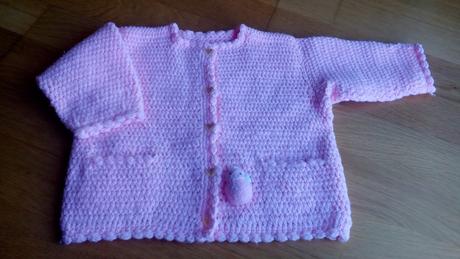 Háčkovaný svetrík s čiapočkou, 68