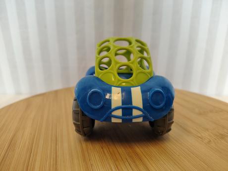 Tmavo modré autíčko oball, rattle&roll, 11,5 cm,