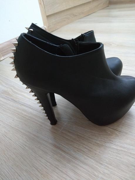 Kotnicky s ostanami, 37