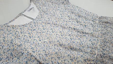 Kvetinové šaty  s plisovanou  suknou, s