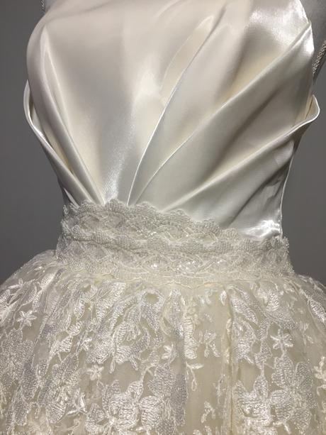 Nádherné dokonalé šaty champagno zn.jasmine, 32 / 34 / 36 / 38