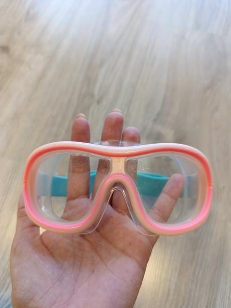 Dievčenské potápačské okuliare, 