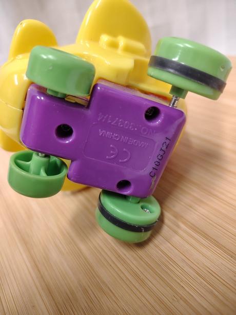 Veselé žlté lietadlo, 9 cm,