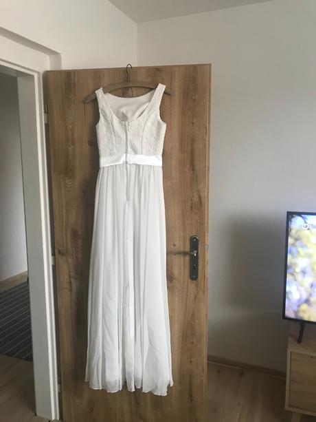 Svadobné/spoločenské šaty, 32