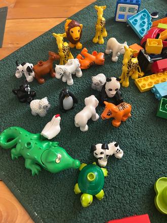 Lego duplo ( vyše 6kg),