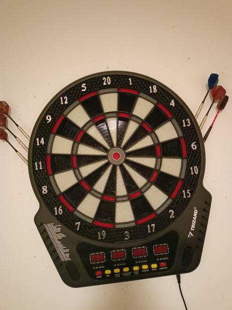 Elektronický terč na hranie šípok, 