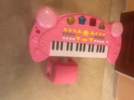 Ružový detský klavir,