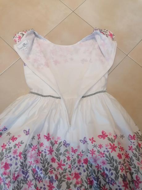 Šaty nenosené, 152