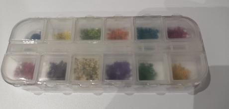 Sušené kvietky na nechty,