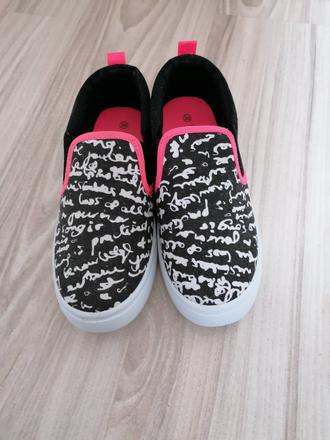 Dievčenské balerinky, 32