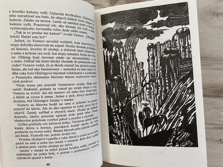 Krásna stará retro kniha stopy jazdec v maske zane, 