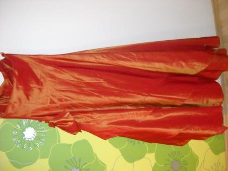 Plesové večerné luxusné hodvábne šaty z paríža, m