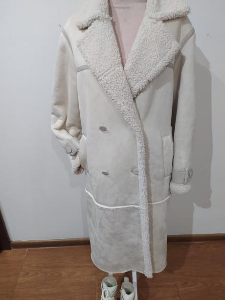 Krémový kožuštek, bershka,s