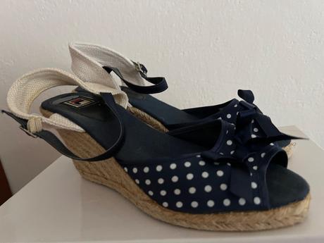 Rozkosne 37 bodkovane bodky sandalky sandale, fila,37