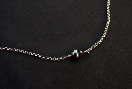 Oceľový náhrdelník s terahertzom, 