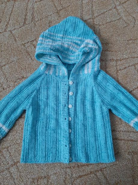 Ručne pletený svetrík, 68