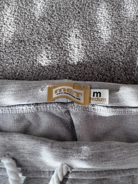 Tepláky met m, met,m