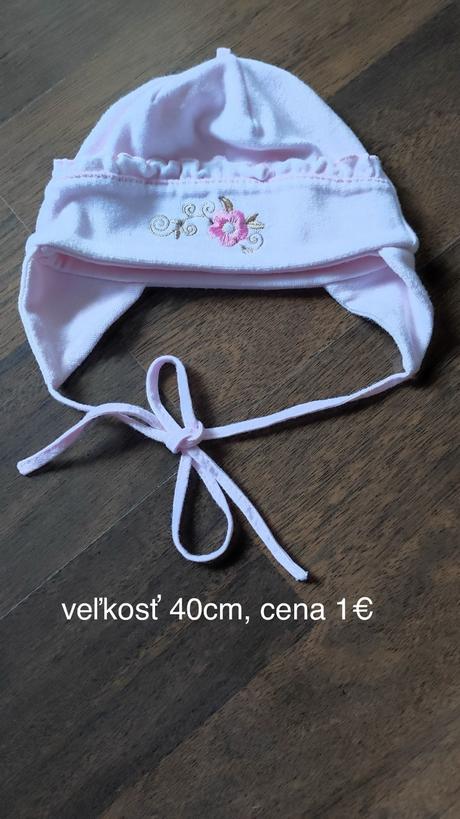 Čiapky, <50