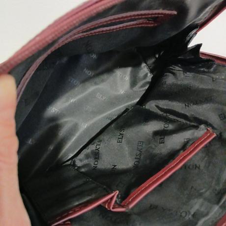 Bordová lesklá kabelka do ruky,