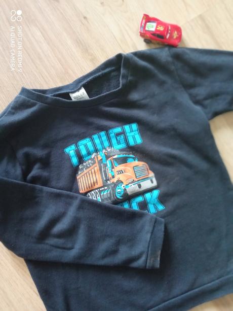 Mikina s kamiónom, 128