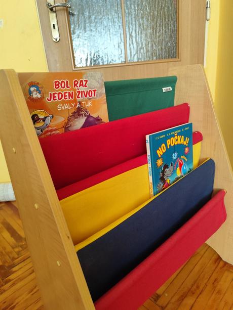 Regál na knihy, 